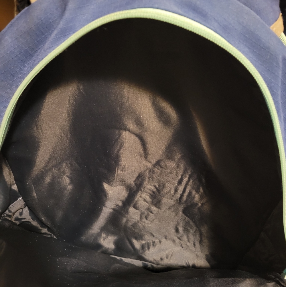 backpack - Picture 4 of 4